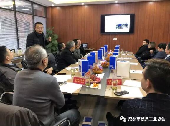 协会教育培训专委员会主任委员、成航机电工程学院院长郑金辉先生作汇报