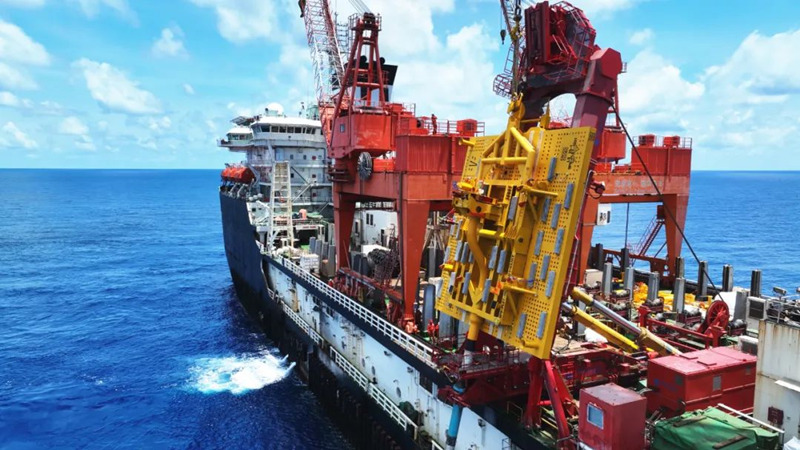 PLET安装。杜永军摄.jpg PLET安装。杜永军摄.jpg